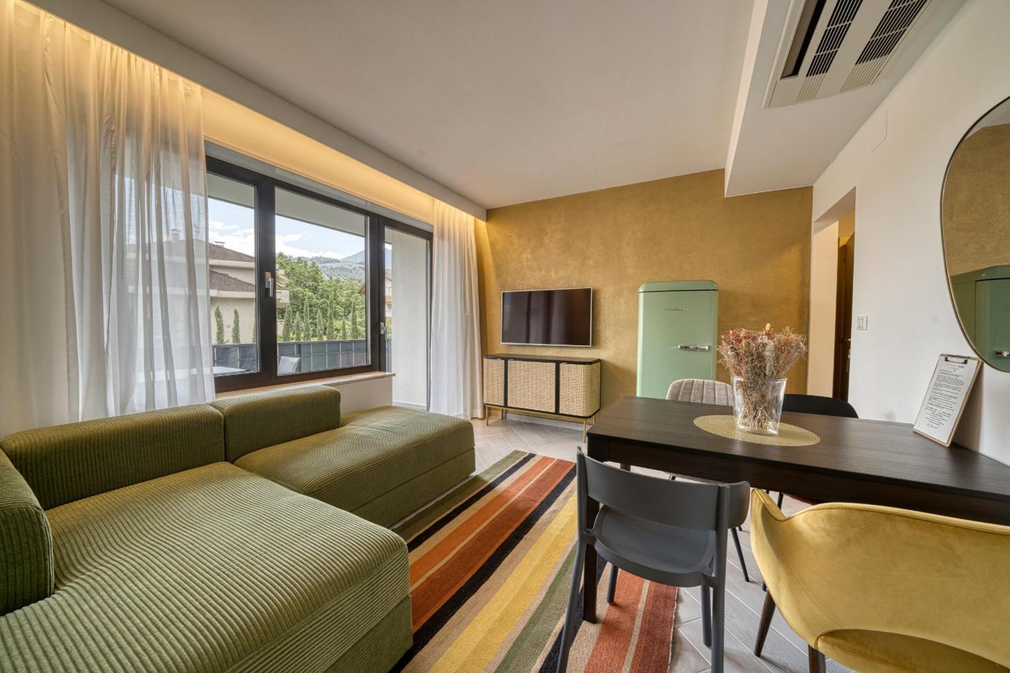 Goldfinger + Suites 라나 외부 사진